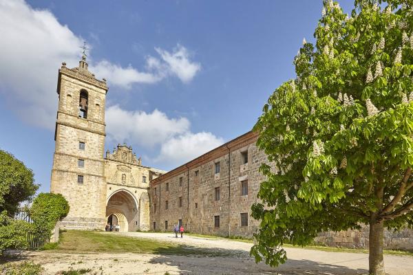 Fachada de la iglesia del Monasterio de Iratxe